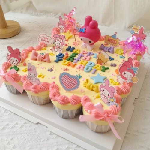 Melody / Hello Kitty Pullaway Cupcakes (16pcs) Melody / Hello Kitty Pullaway Cupcakes (16pcs)